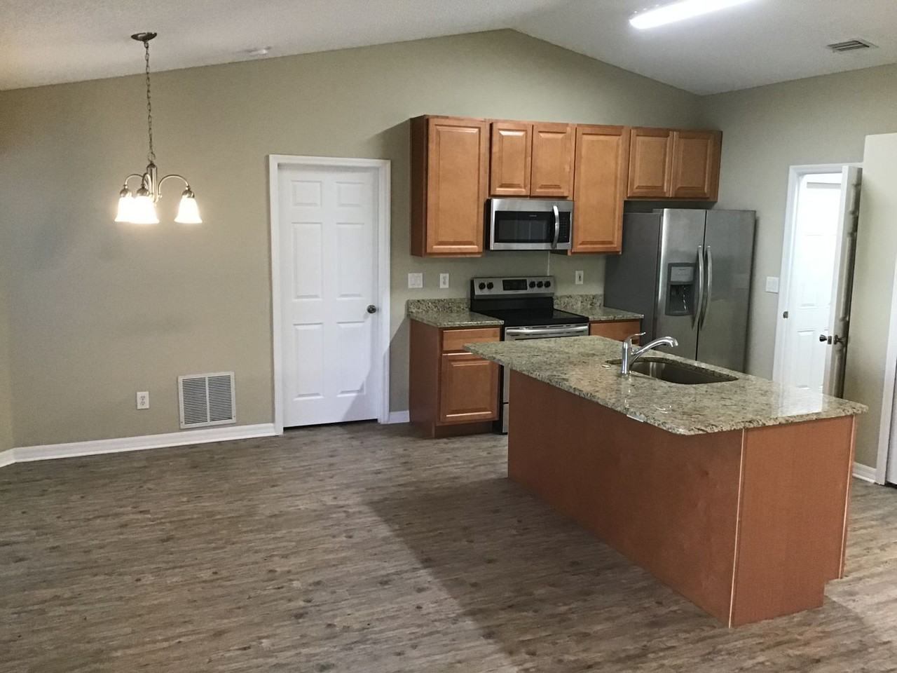 1783 Laramie Cir - Photo 2 of 10