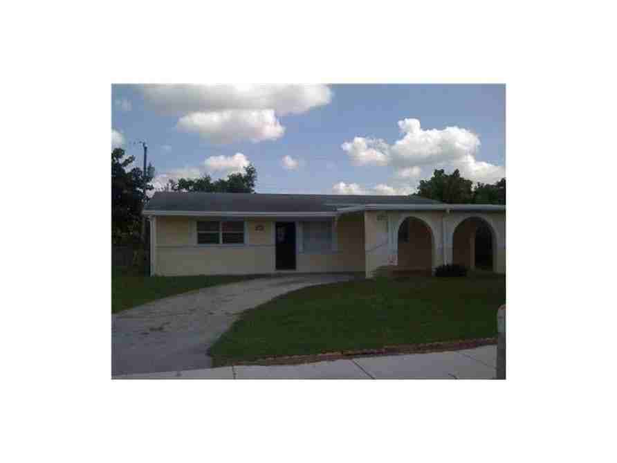 6201 17th - Photo 2 of 8