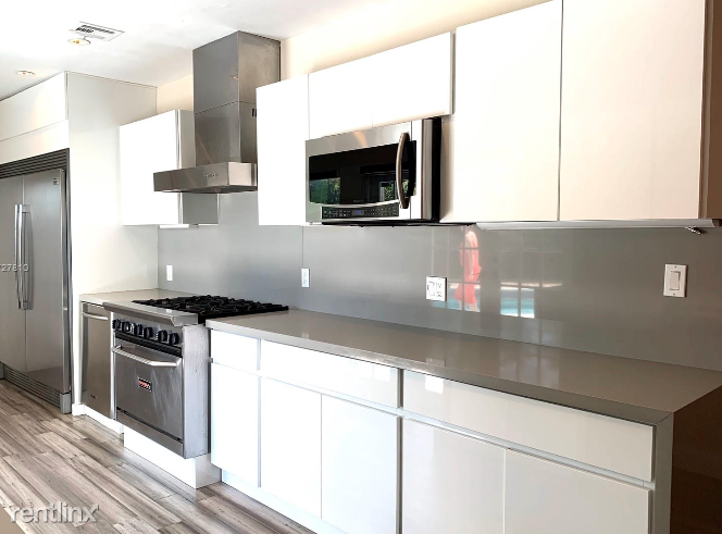 1089 Ne 110th St - Photo 3 of 16