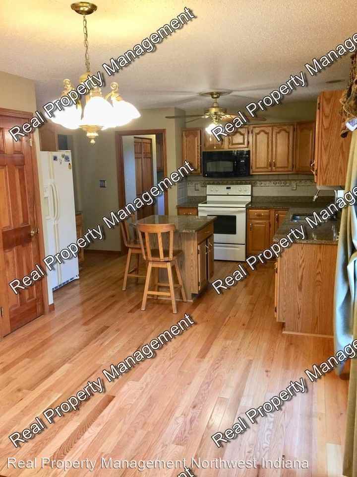 1532 Churchill Drive - Photo 3 of 28