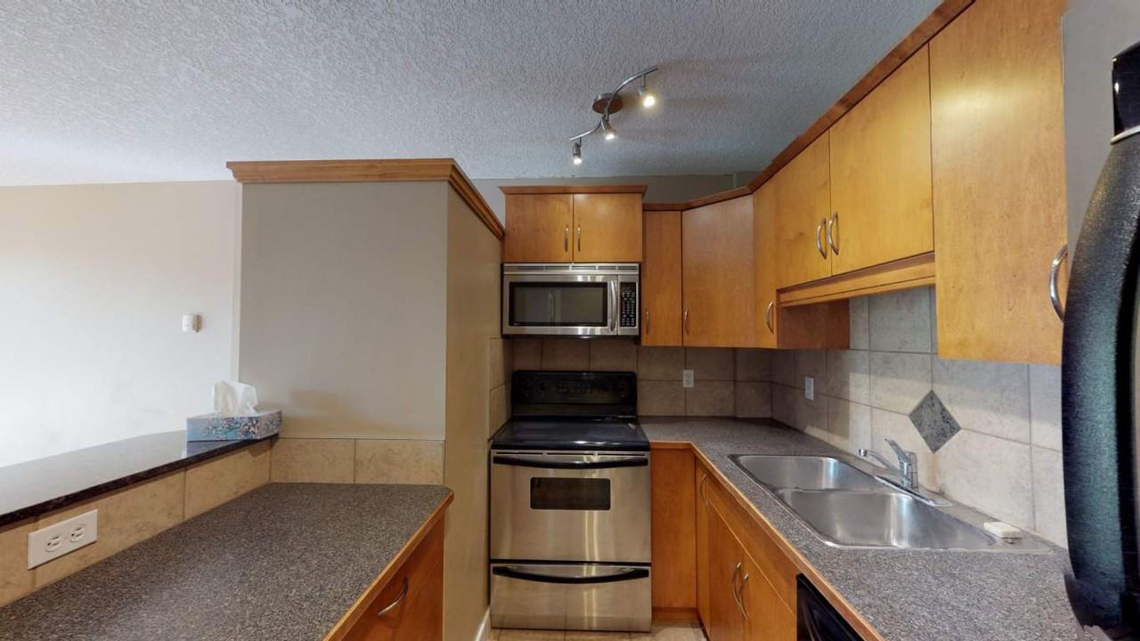302, 1420 Memorial Dr. NW - Photo 3 of 12
