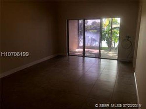 5507 Southwest 24th Avenue - Photo 2 of 8