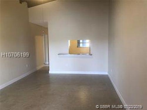 5507 Southwest 24th Avenue - Photo 3 of 8