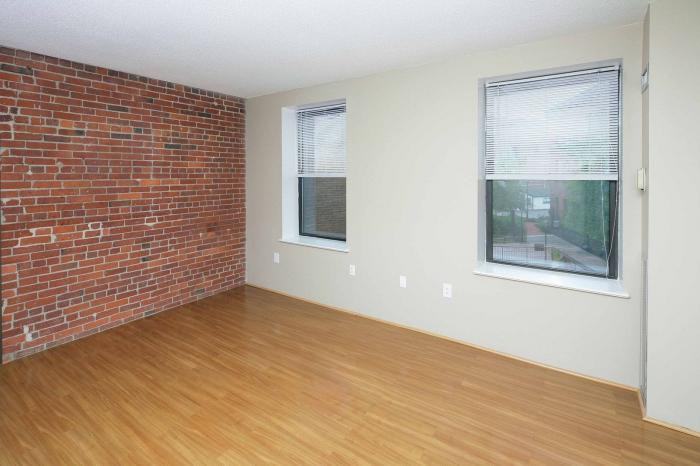 2290 Dorchester Avenue - Photo 3 of 8