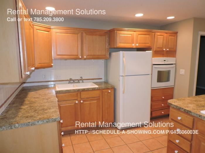 2210 Sw Fillmore - Photo 2 of 16