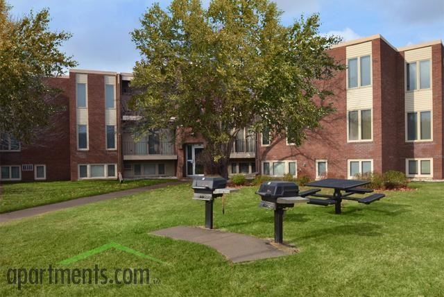 RoseMall Apartments - Photo 2 of 8