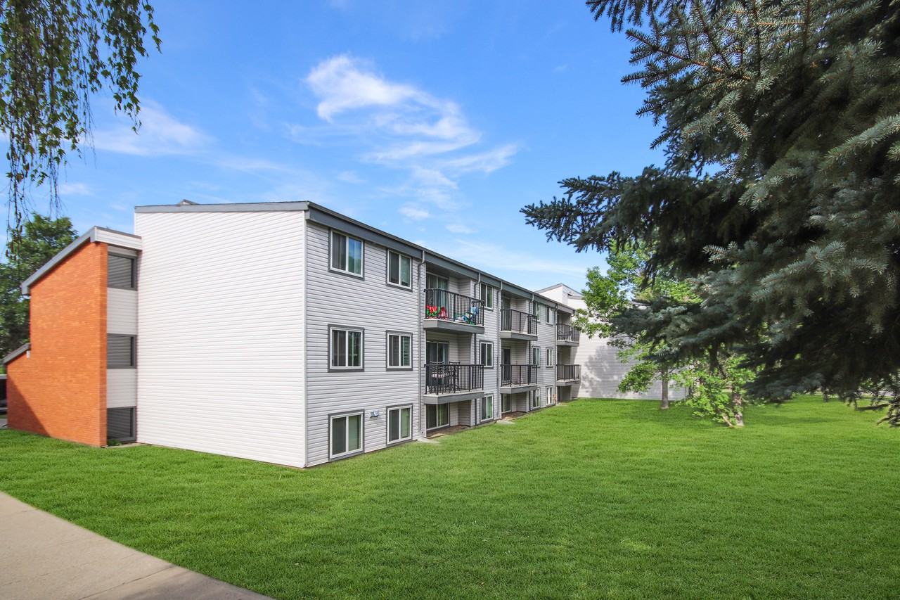 295 207a295 Columbia Blvd W, Lethbridge, AB T1K 4B8 2 Bedroom House