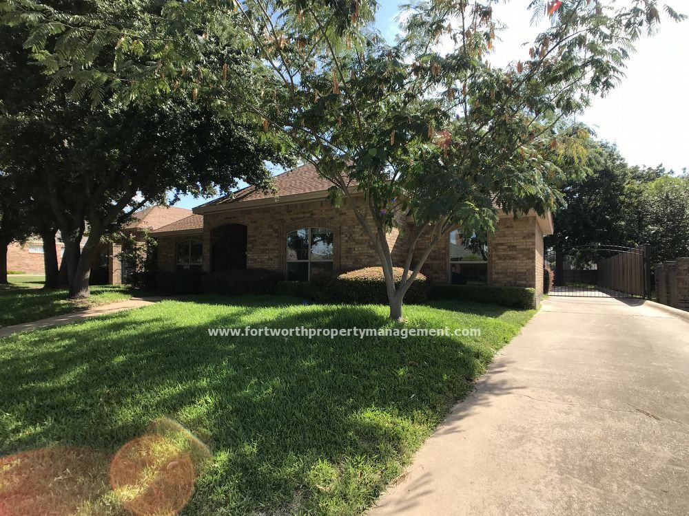 5303 Ledgestone Dr - Photo 2 of 26