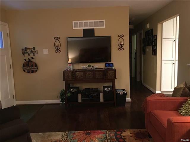 1208 Eagleshire - Photo 3 of 27