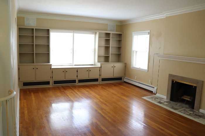 5525 Wornall Road - Photo 2 of 16