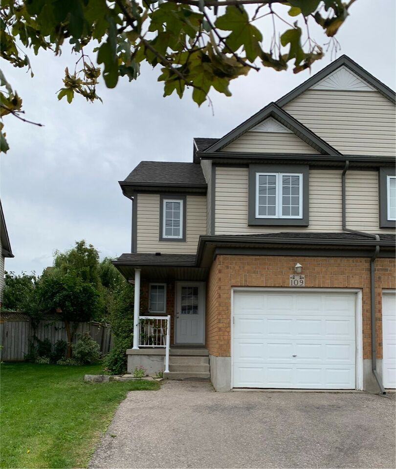 109 Max Becker Drive Kitchener On N2e 3w2 3 Bedroom House For