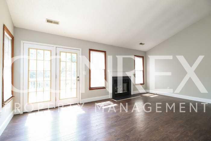 980 Hamilton Ridge Lane - Photo 3 of 9