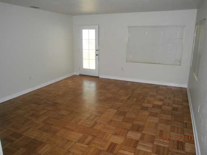 1212 Oakley Street - Photo 3 of 12