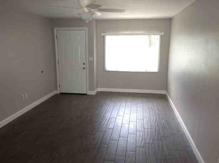 1115 Royal Palm Avenue - Photo 2 of 12