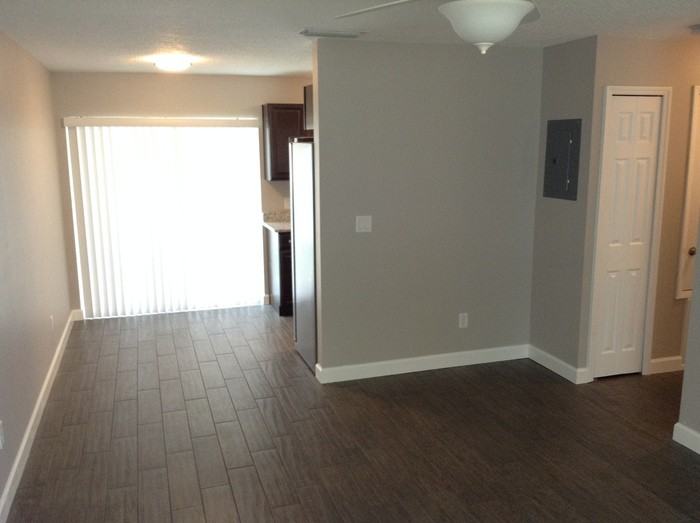 1115 Royal Palm Avenue - Photo 3 of 12