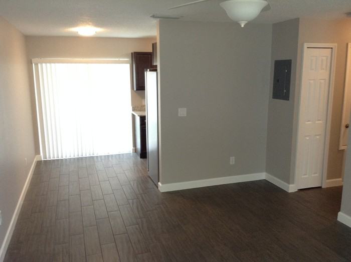 1111 Royal Palm Avenue - Photo 3 of 11