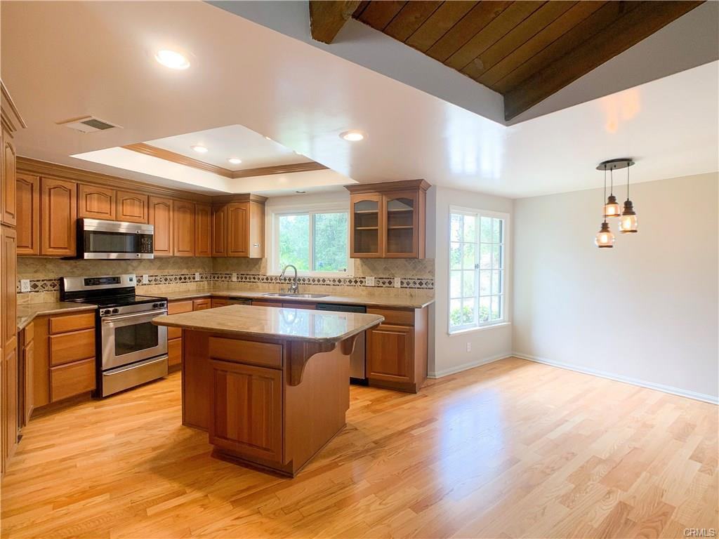 2090 Liliano Dr. - Photo 3 of 21