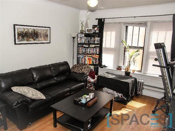 3841 N Greenview Ave - Photo 3 of 12