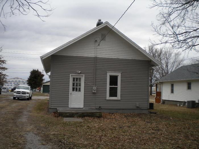 679 West Boyd Street - Photo 2 of 14