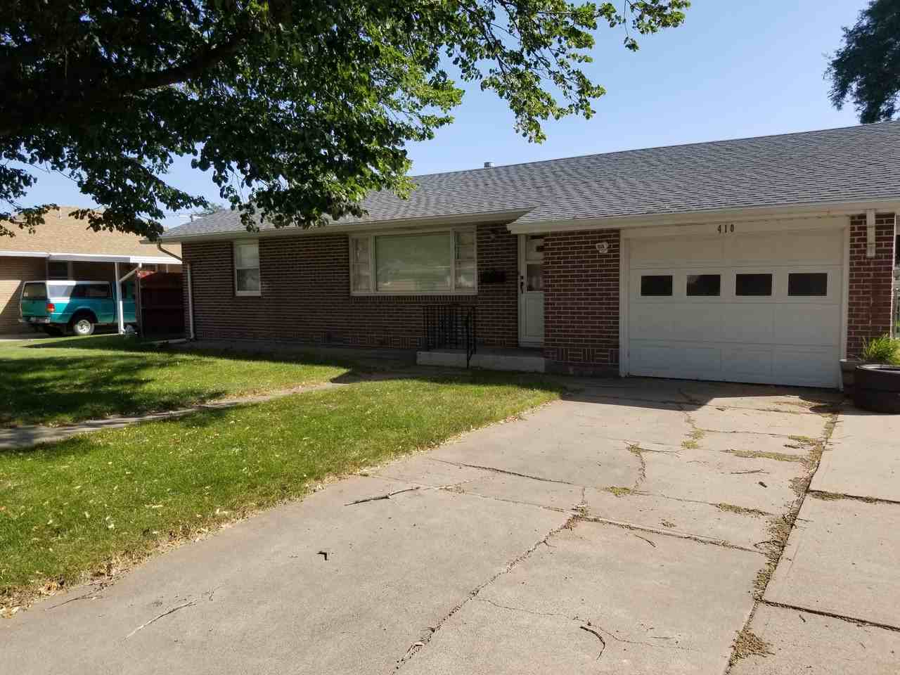 410 W Reid - Photo 2 of 23