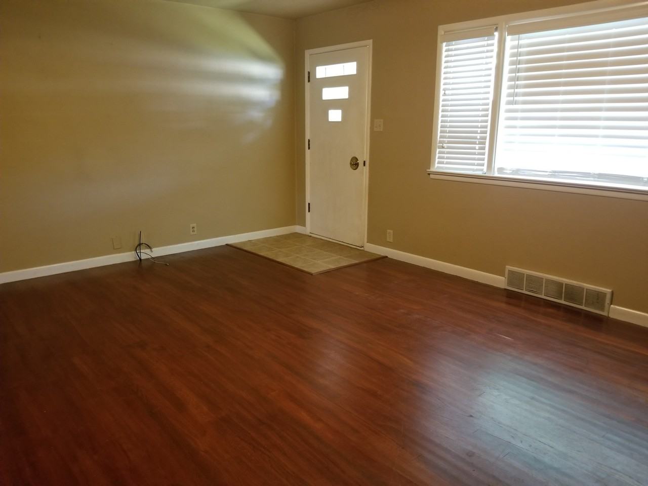 410 W Reid - Photo 3 of 23