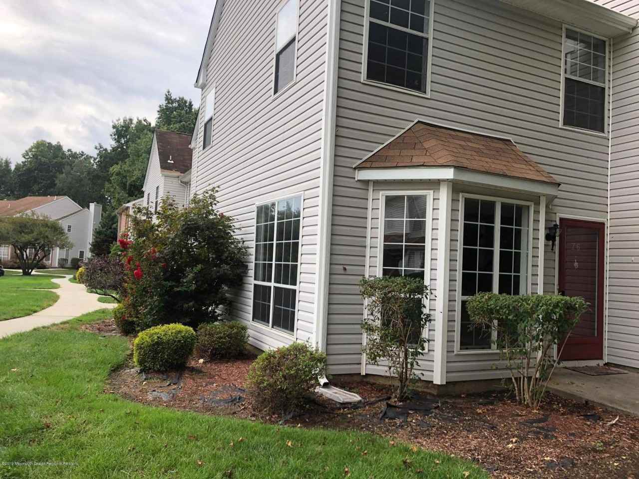 76 Foxwood Place - Photo 3 of 19