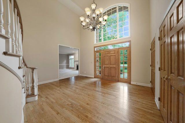 120 N Wynstone Dr - Photo 2 of 44