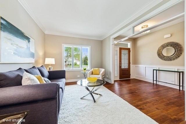 437 Chicago - Photo 3 of 25