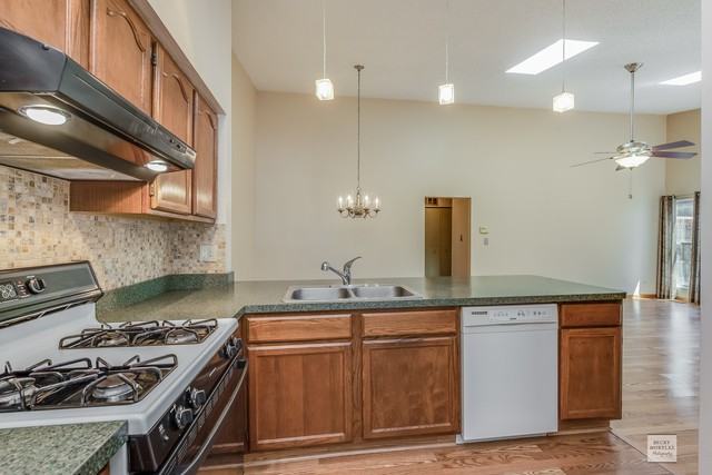 1728 Ranchview - Photo 2 of 10