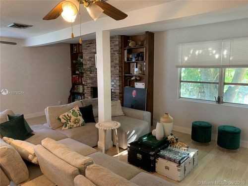 3362 Northwest 33rd Avenue - Photo 2 of 8