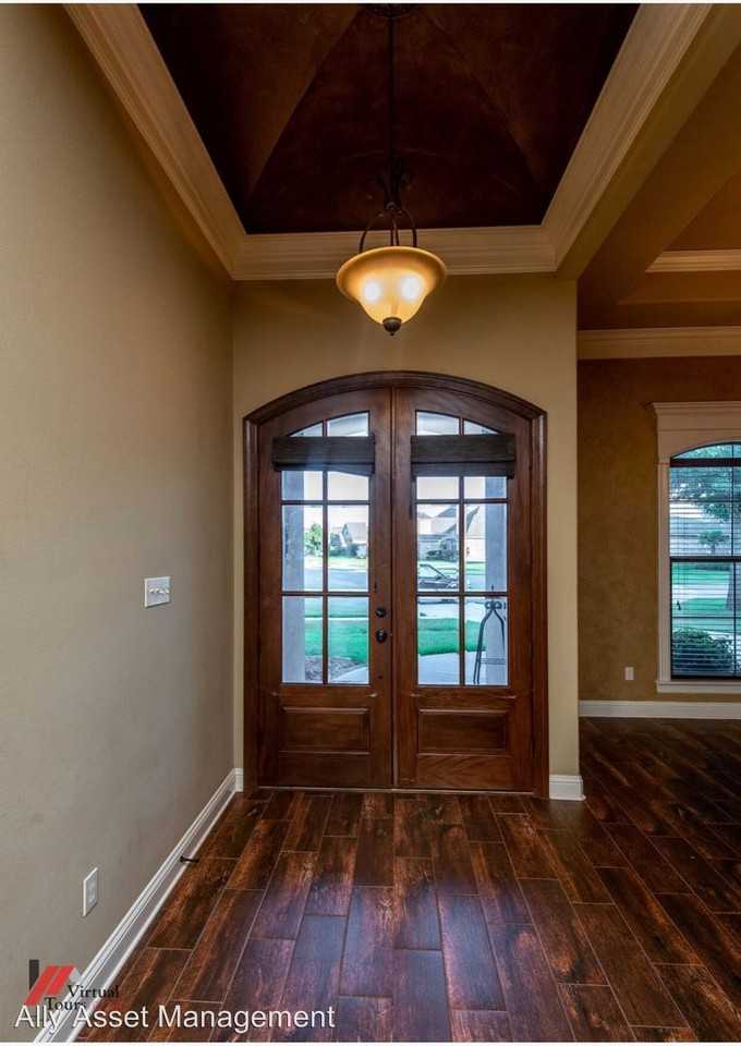 579 Chinquipin Dr. - Photo 2 of 18