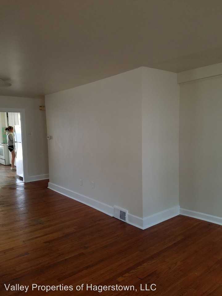 320-322 N Locust St. - Photo 2 of 8