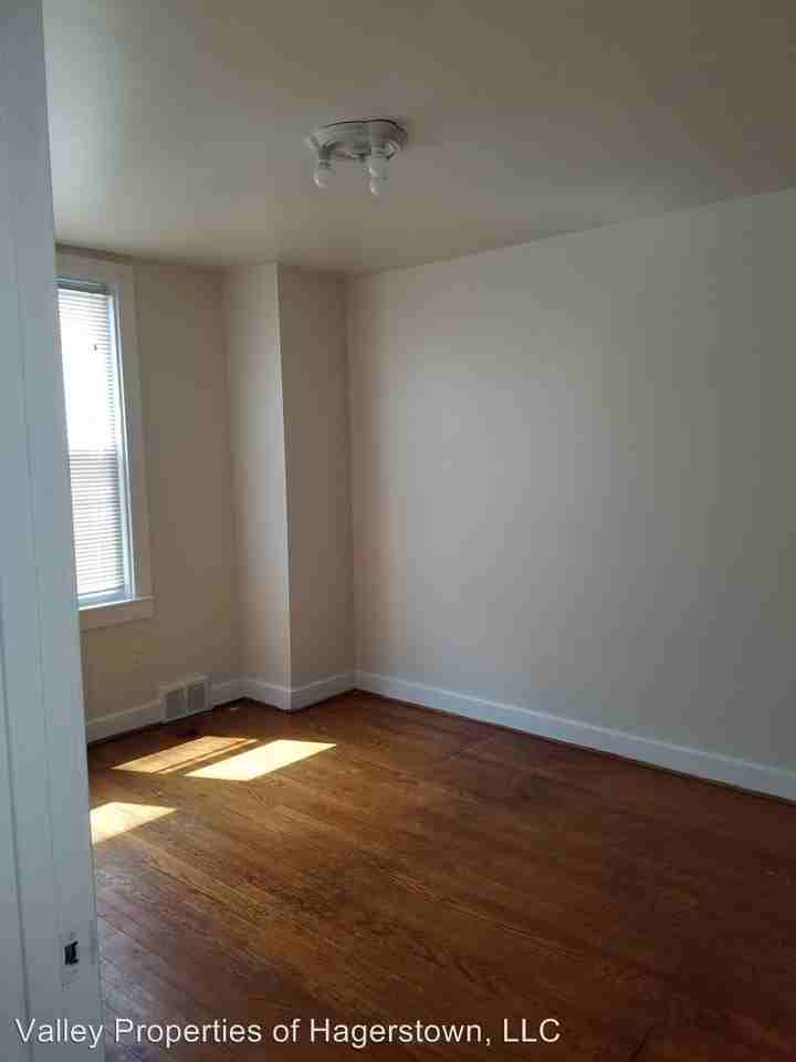 320-322 N Locust St. - Photo 3 of 8