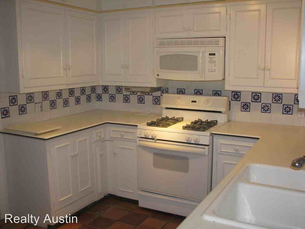 1114 West 22nd Street - Photo 3 of 31