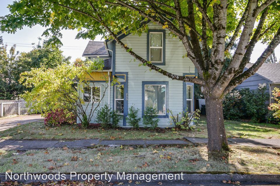 233 E St - Photo 2 of 16