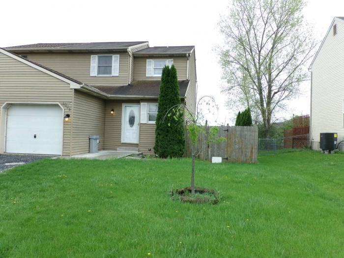 1004 Lincoln St - Photo 2 of 27