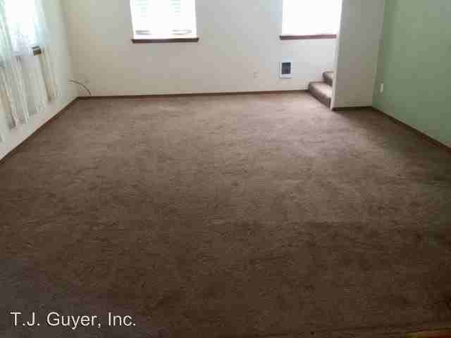 911 Sw Front Street - Photo 3 of 15