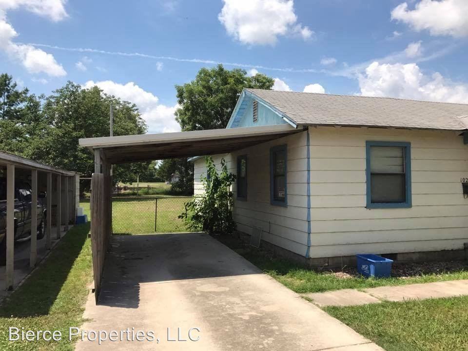 1025 W. 13th - Photo 2 of 12