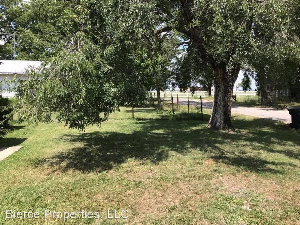 1025 W. 13th - Photo 3 of 12