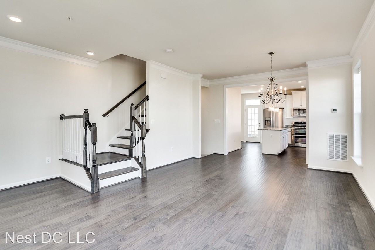 602 Totten Pl Ne - Photo 3 of 33