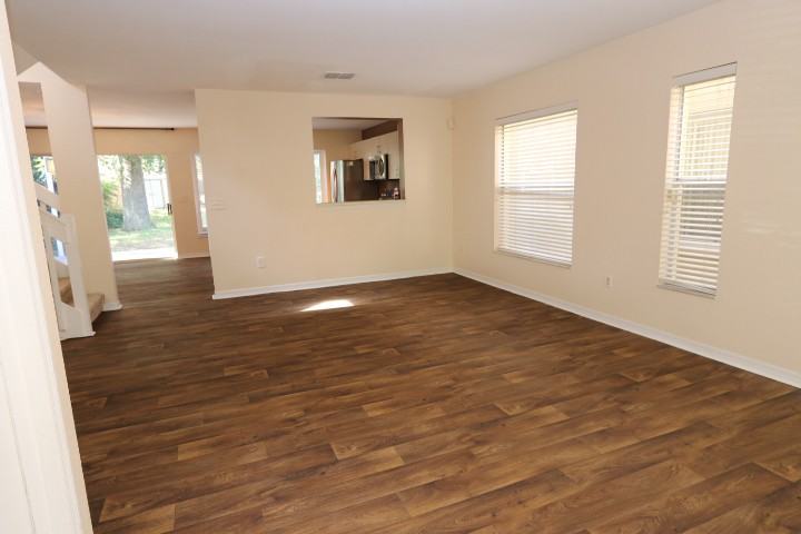 9420 Daney St - Photo 2 of 19