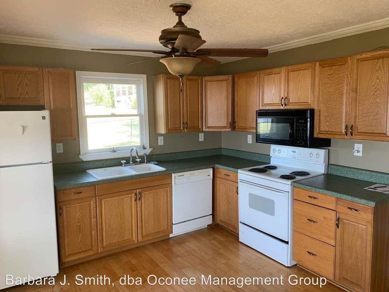 1601 Arrowhead Road - Photo 3 of 18