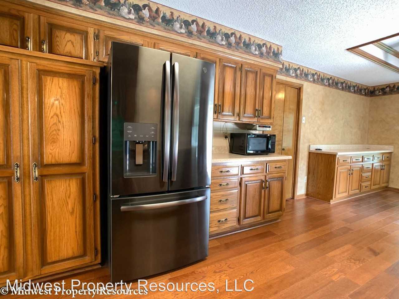 705 Se Claremont St. - Photo 3 of 26