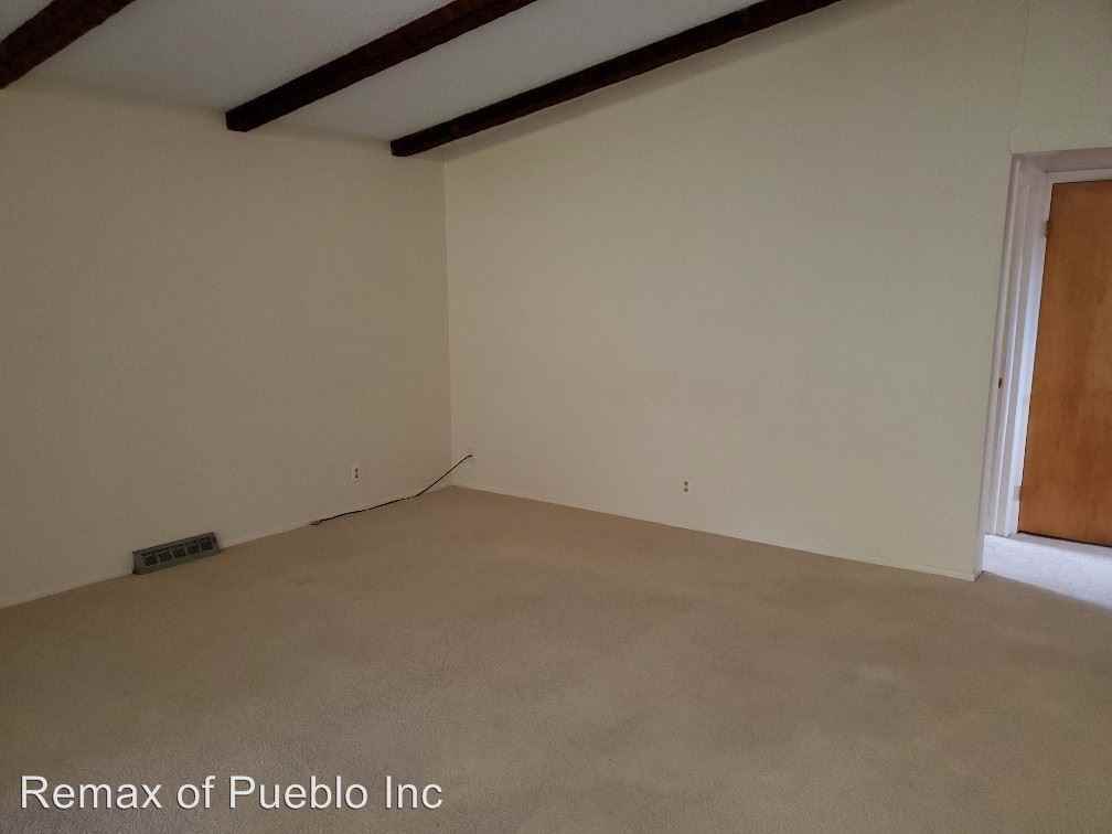 115 La Rochelle Dr. - Photo 2 of 10