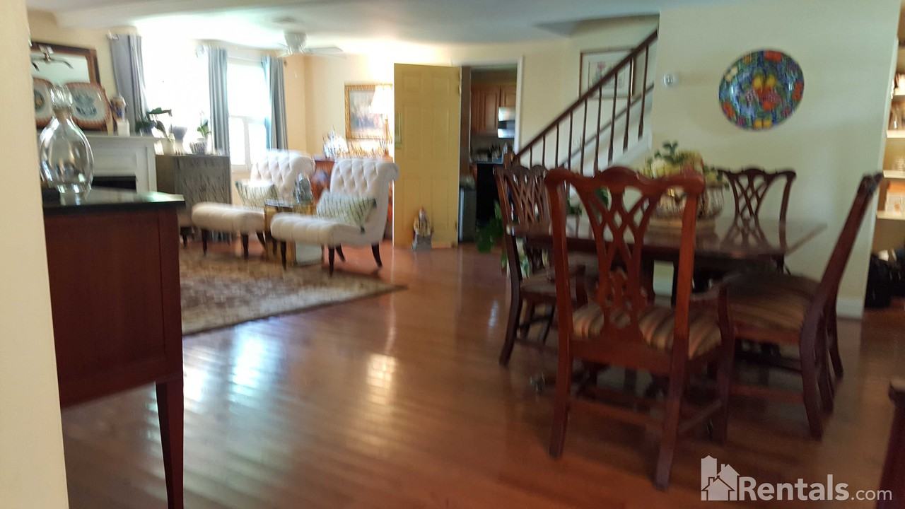 12504 Popes Head Rd - Photo 3 of 10