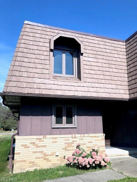 3860 Sawbridge Dr Unit: 18 - Photo 2 of 32