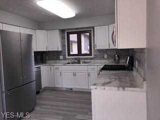 3860 Sawbridge Dr Unit: 18 - Photo 3 of 32