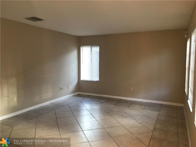 320 Nw 17th Ave - Photo 2 of 6