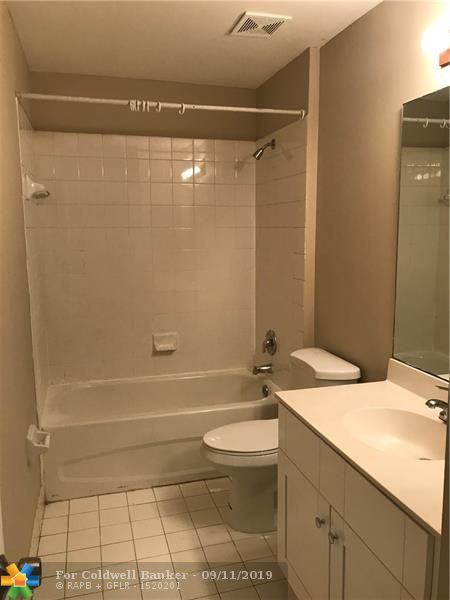 320 Nw 17th Ave - Photo 3 of 6