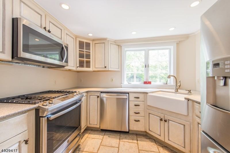 47 W Main St - Photo 3 of 17